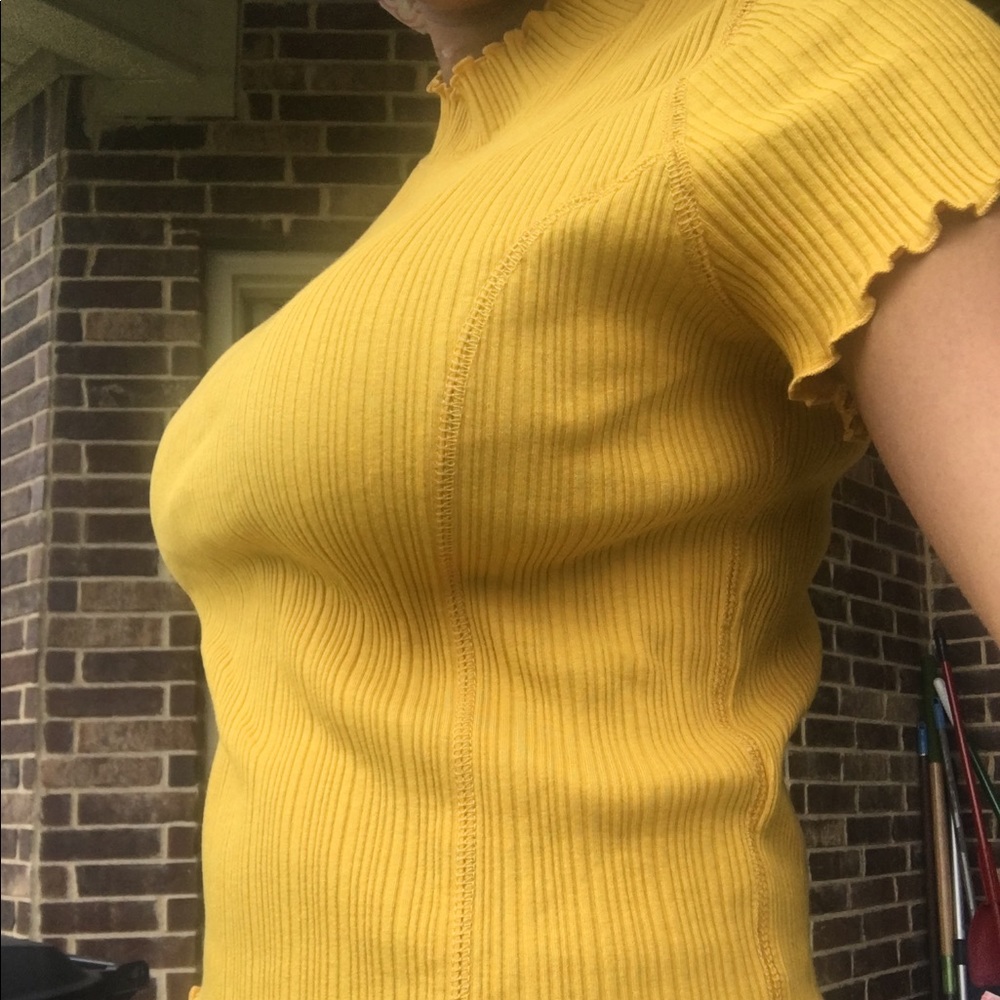 yellow lettuce edge top